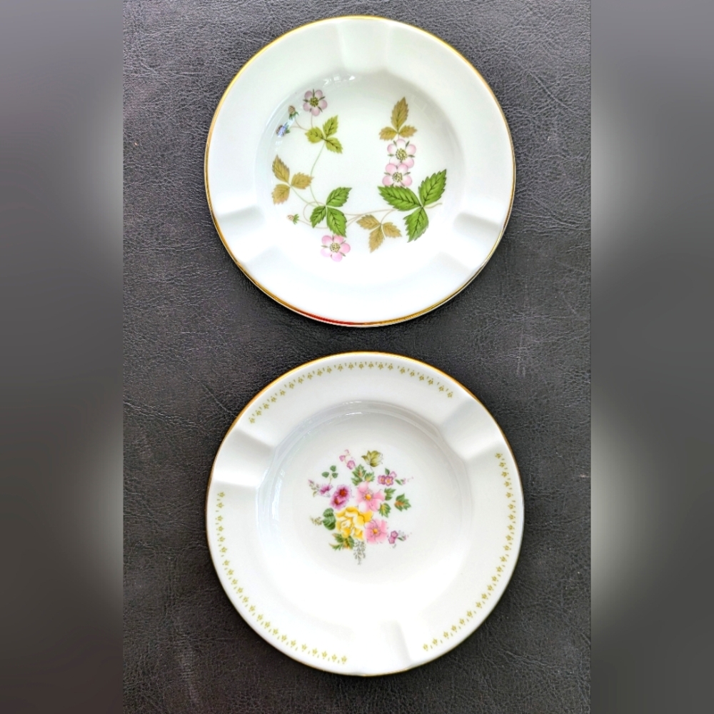 2 - Vtg 4.5" Wedgwood Ashtrays in Bone China Gold Trim wild strawberry/m…